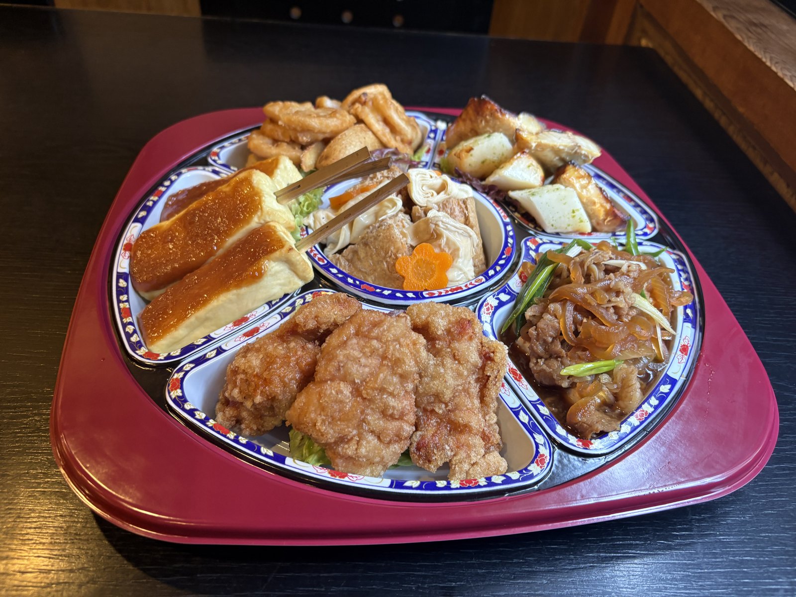豆腐・油揚げを盛り込んだオードブル