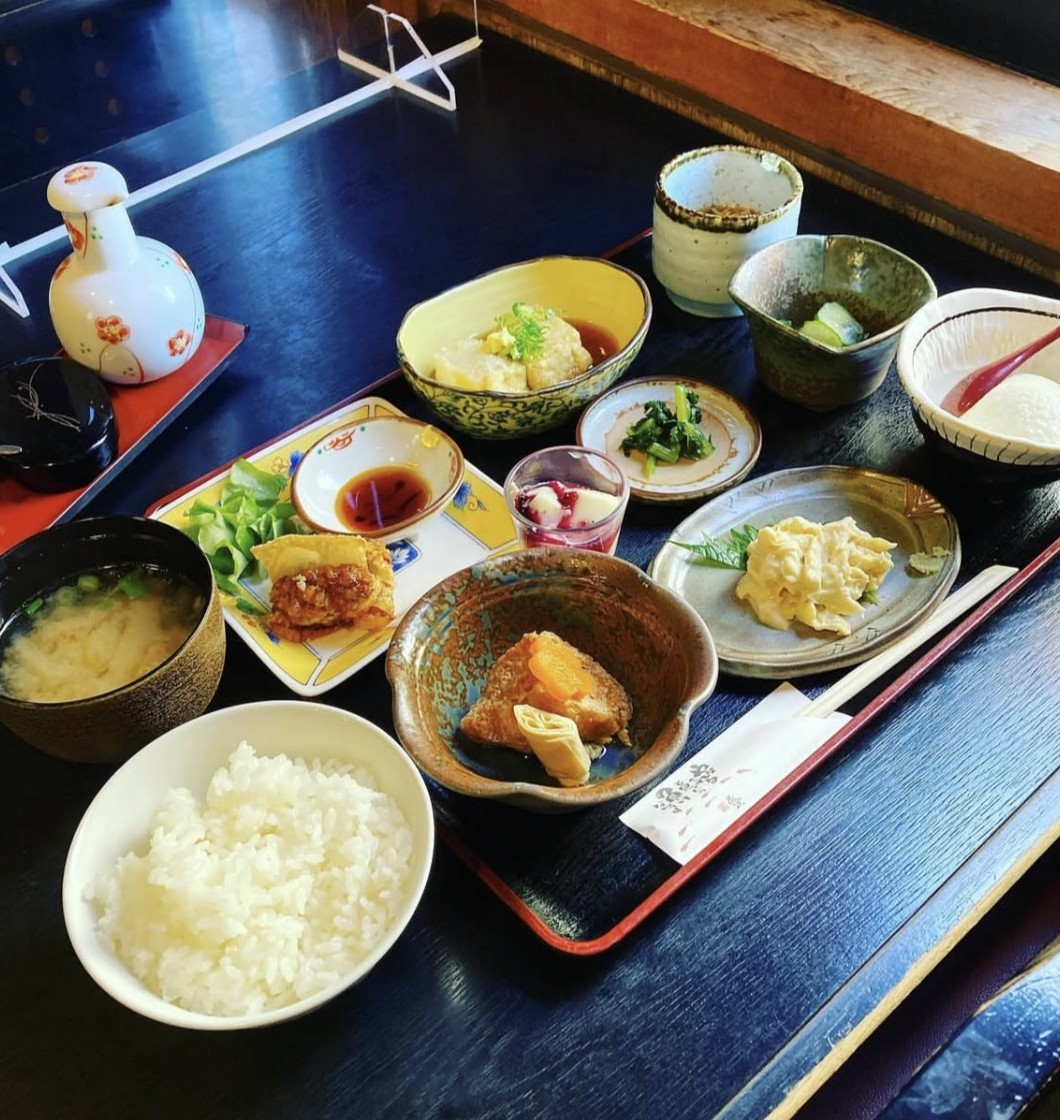 実際に提供されている湯葉膳のお膳